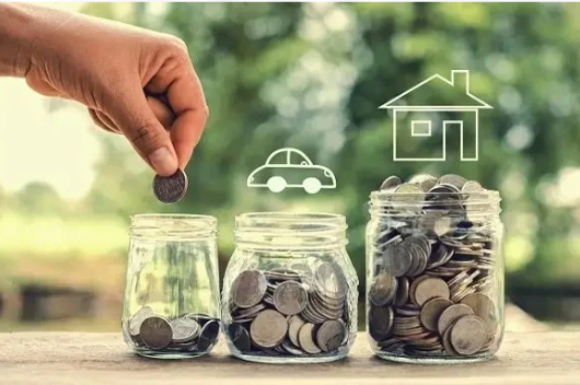 Moedas representando consórcio e planejamento financeiro.